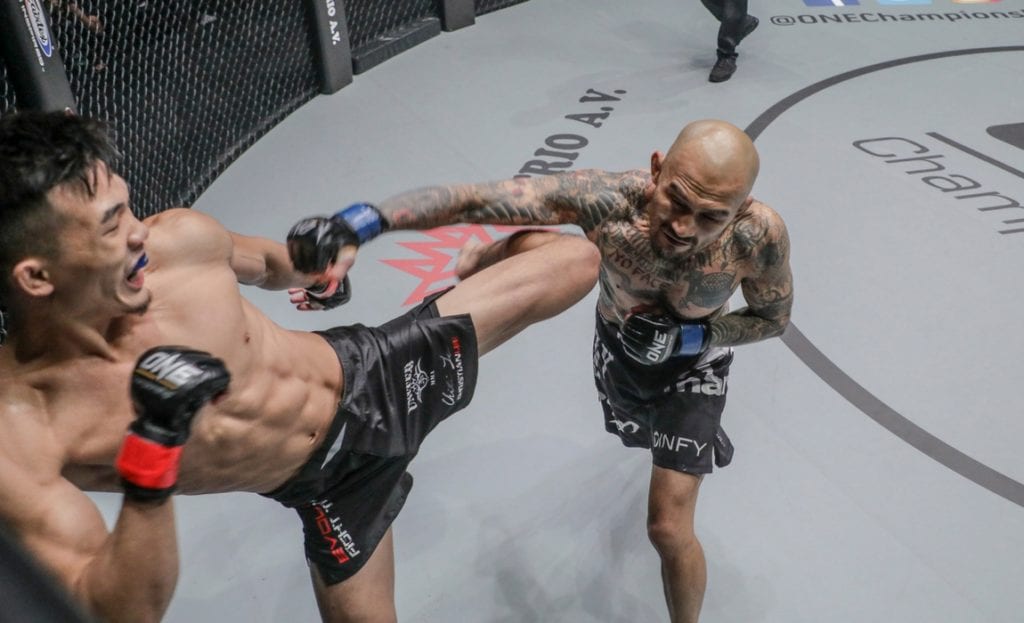 Christian Lee kicks Kotetsu Boku