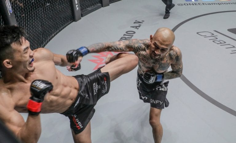 Christian Lee kicks Kotetsu Boku