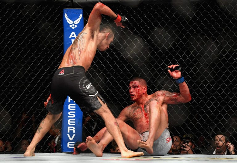 Tony Ferguson smashes Anthony Pettis during UFC 229