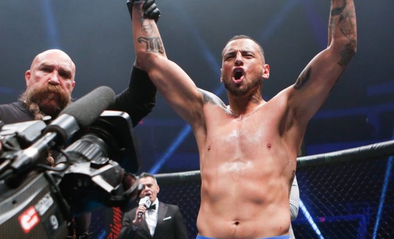 Daniel Rodriguez defeats Iván "Choko" Castillo via KO at 2:31 of R2.