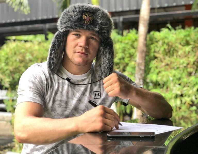 Petr Yan signs a UFC bout agreement
