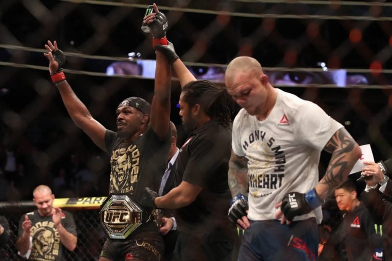 Jon Jones defeats Anthony Smith at UFC 235