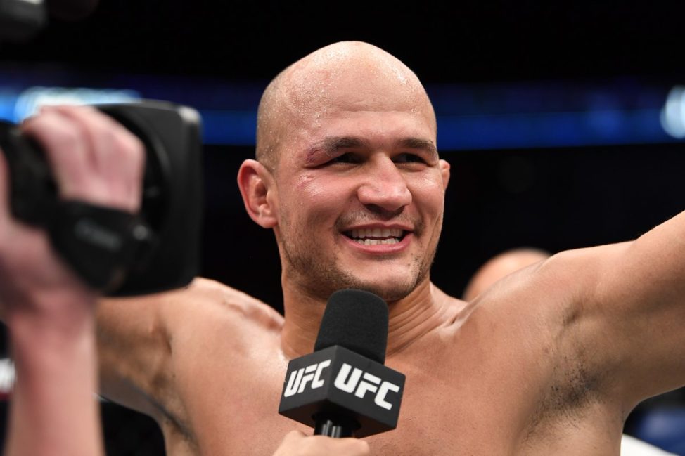 Junior dos Santos defeats Derrick Lewis for his 15th win at heavyweight in the UFC