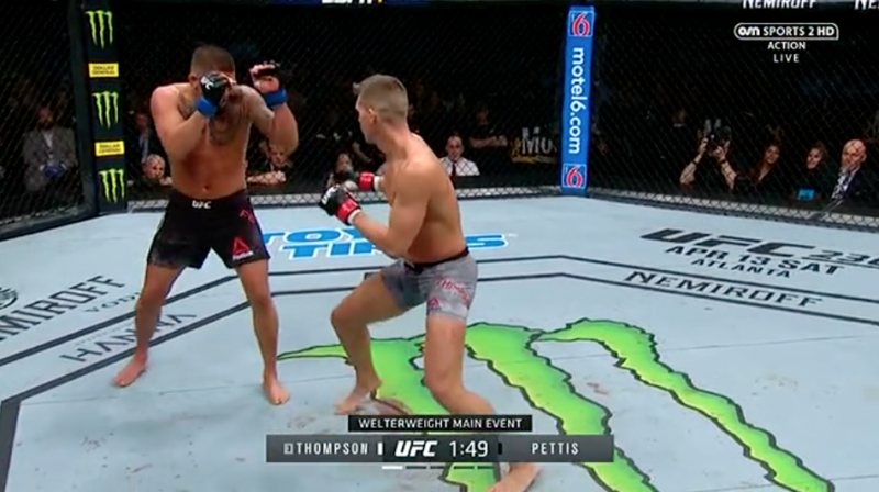 Breaking down Anthony Pettis' knockout of Stephen Thompson at UFC Fight Night 148 2