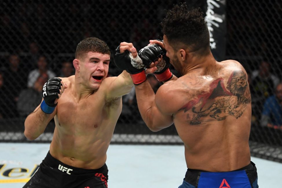 Al Iaquinta punches Kevin Lee at UFC Milwaukee