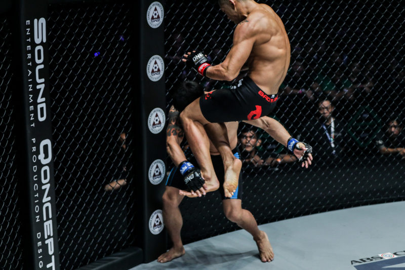 Martin Nguyen def. Narantungalag Jadambaa at ONE: Roots of Honor