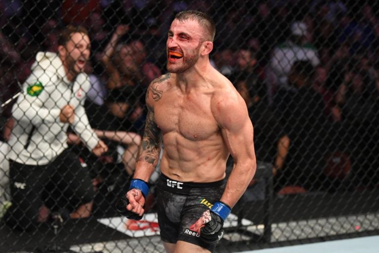 Alexander Volkanovski celebrates his UFC win