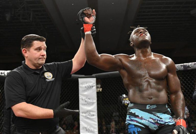 Fabio Cherant celebrates his win at CES MMA