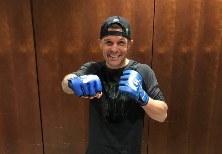 John Wayne Parr warming up for his Bellator kickboxing bout