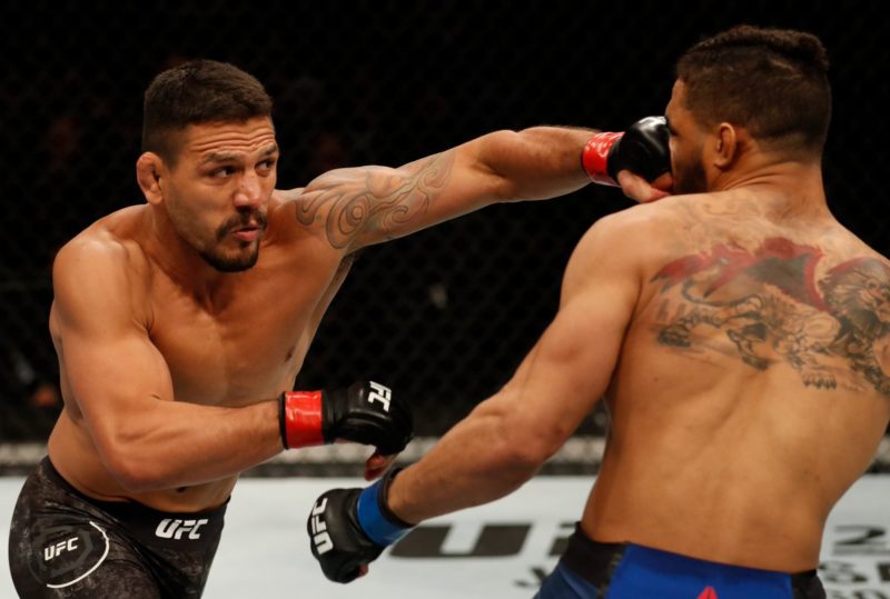 Rafael dos Anjos strikes Kevin Lee