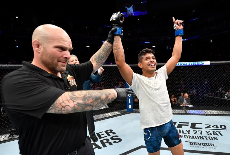 Jonathan Martinez defeats Pingyuan Liu