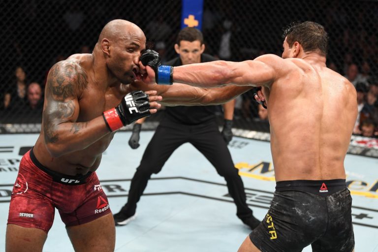 Paulo Costa drills Yoel Romero with a left hand