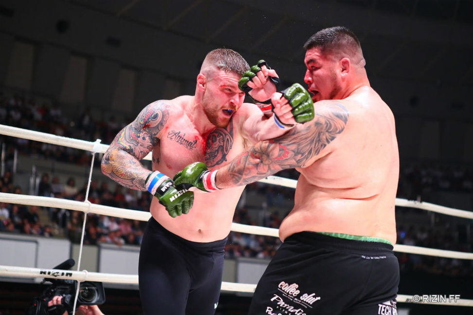 Jake Heun strikes Roque Martinez at RIZIN 16