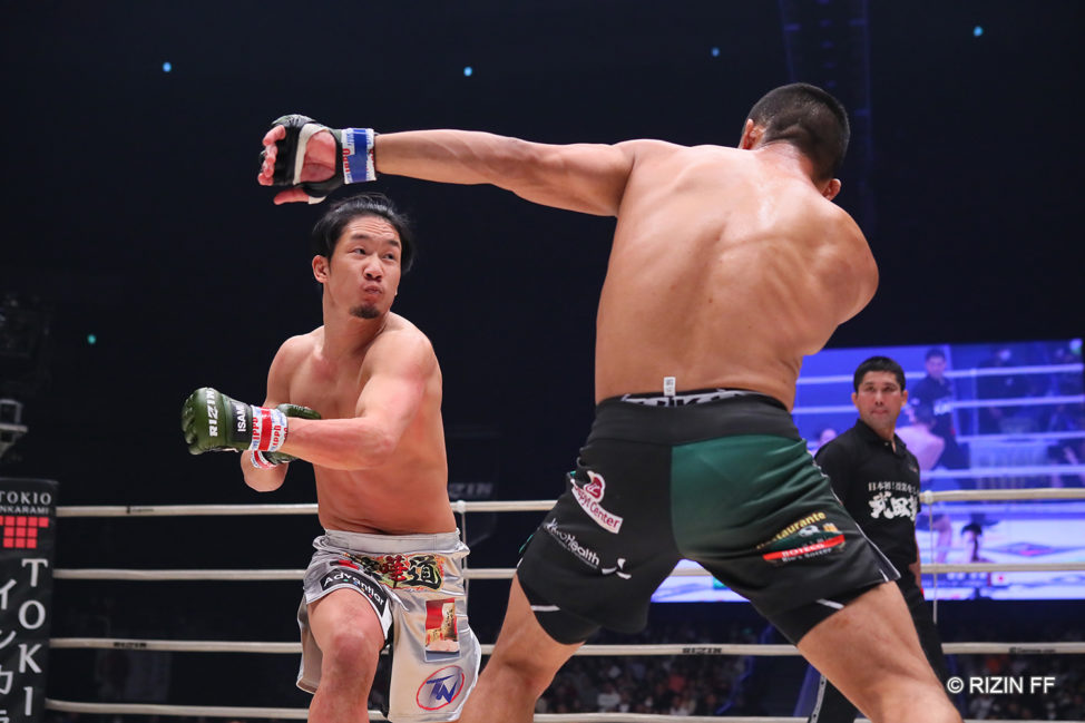 Mikuru Asakura exchanges punches with John Teixeira at RIZIN 20.