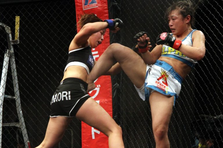 Tomo Maesawa kicks Kanna Asakura.