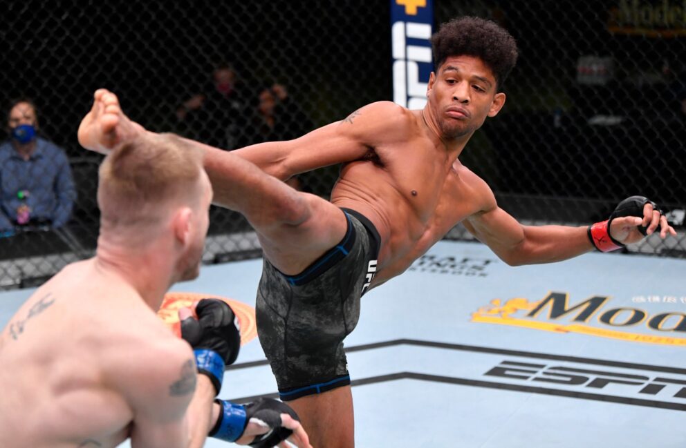 Alex Caceres defeated Kevin Croom by unanimous decision (Jeff Bottari/Zuffa LLC)