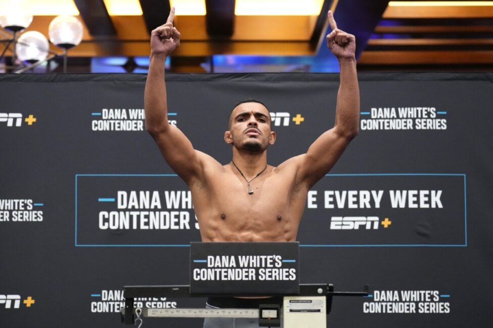 Ismael Bonfim weighs in for his Dana White's Contender Series bout (Zuffa LLC)