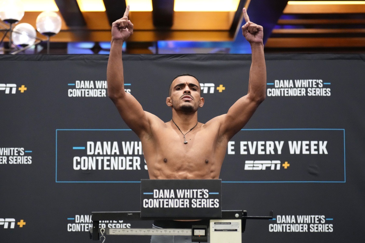 Ismael Bonfim weighs in for his Dana White's Contender Series bout (Zuffa LLC)