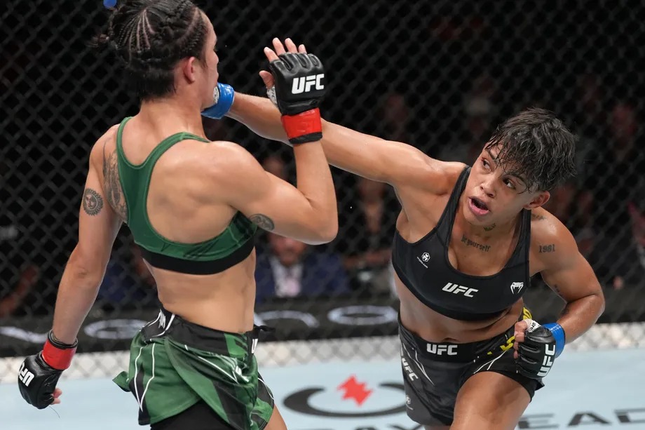 Iasmin Lucindo strikes her opponent inside the UFC Octagon (Zuffa LLC)