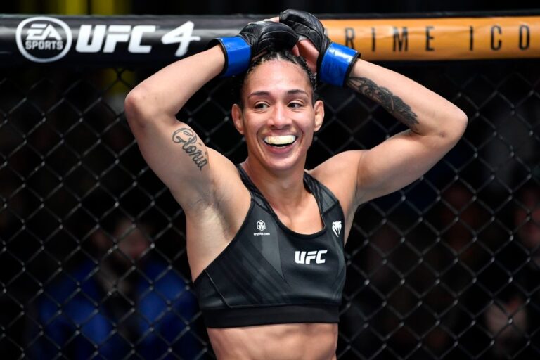 Taila Santos picks up a Performance of the Night award (Zuffa LLC)