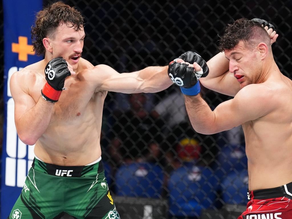 Jack Jenkins lands a left hand (Zuffa LLC)