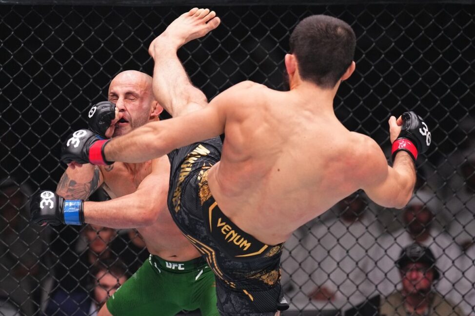 Islam Makhachev knocked out Alexander Volkanovski with a head kick at UFC 294