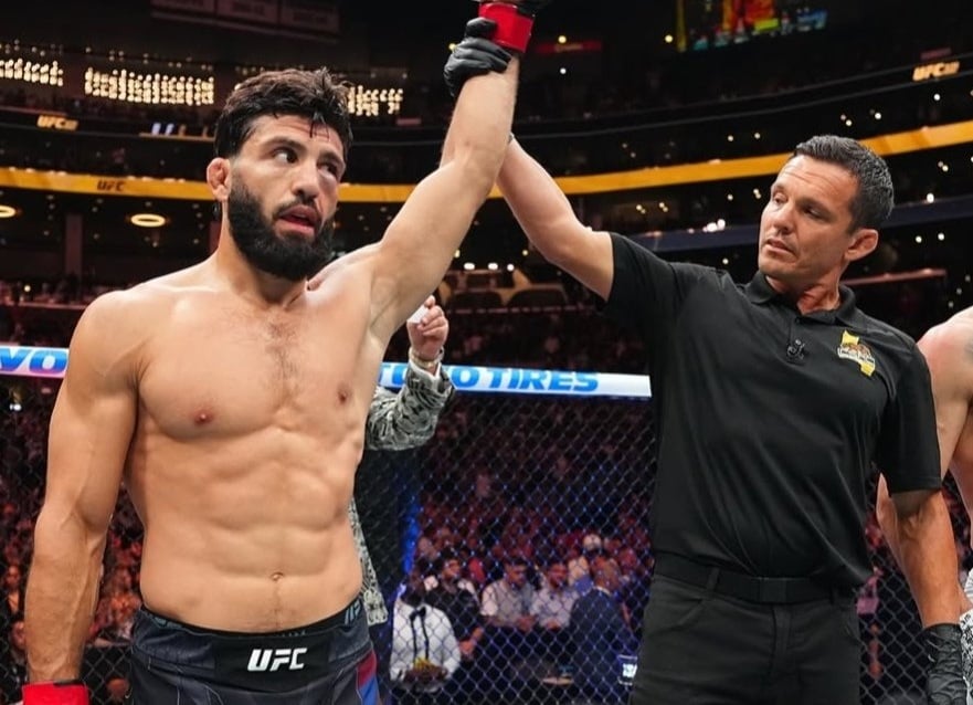 Arman Tsarukyan Knocks Out Mauricio Ruffy in First Round at UFC 331
