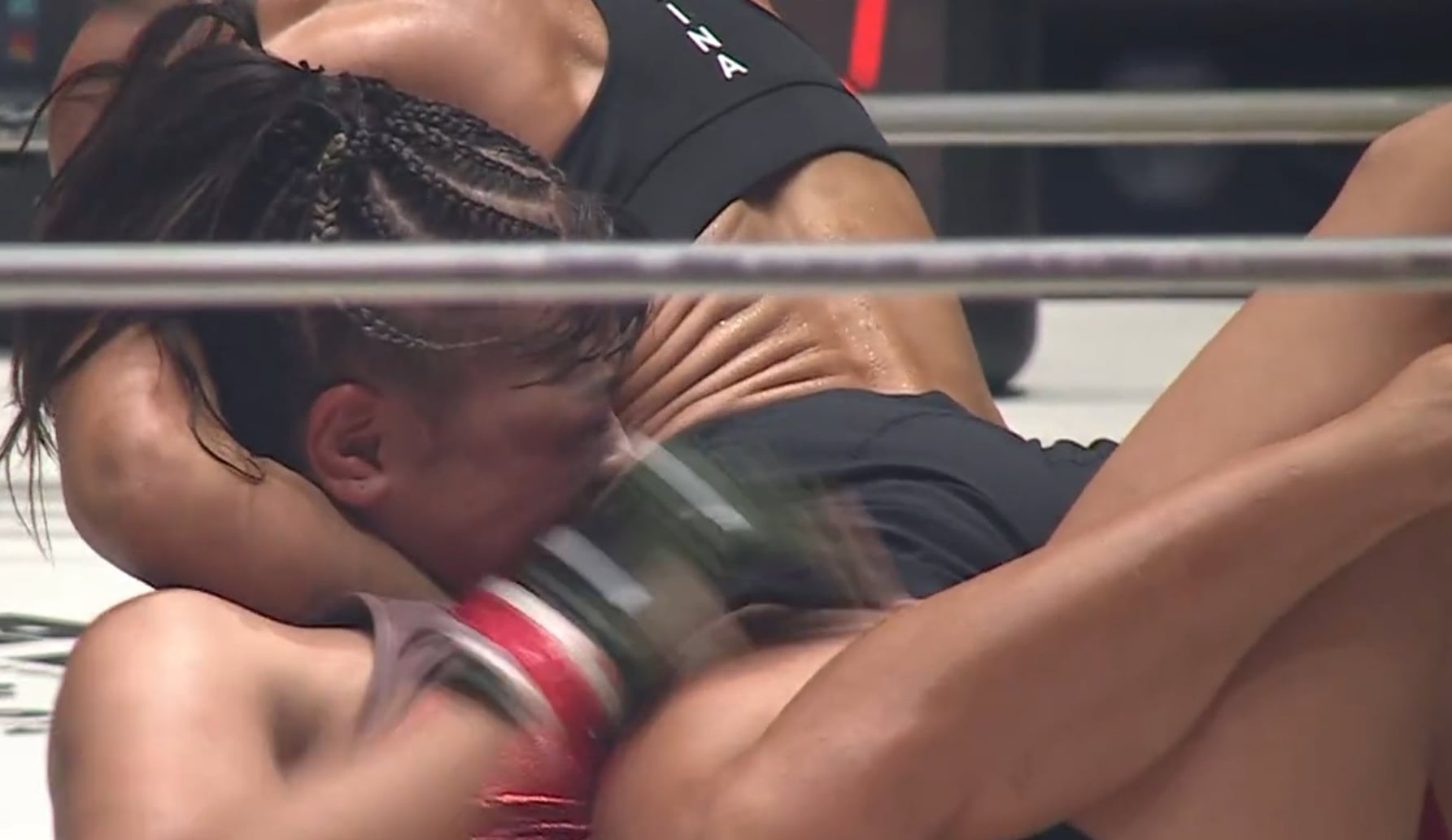 Kuziutina Strikes Again: Guillotine Submission Stuns Super RIZIN 5